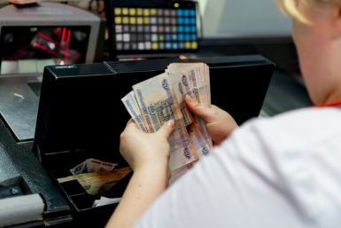 Аферист под &quotличной&quot полицейского оштрафовал продавца, продавшего алкоголь подростку Александр Ратников