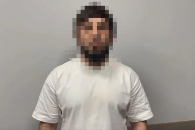 Автоблогер из Дагестана пообещал снять тонировку после задержания в Краснодаре Скриншот видео УМВД России по Краснодару