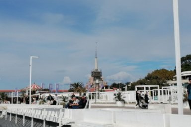 Бабье лето продлило сезон купания в море на курортах Кубани Карина Подкина