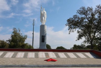 Вечный огонь теперь будет гореть постоянно на мемориале в Кавказском районе Кубани Пресс-служба администрации Краснодарского края