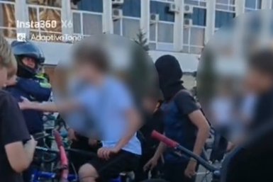 Полиция Краснодара пресекла массовый велозаезд подростков на улице Красной