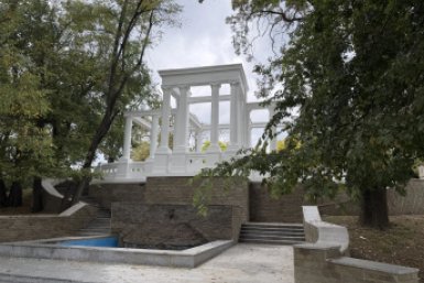 В Городском Саду Краснодара обновили колоннаду 1930-х годов Пресс-служба администрации Краснодара