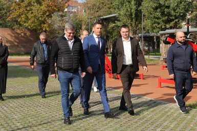 Дмитрий Васильев назвал это хорошим примером благоустройства территорий, где сносят незаконные гаражи. Пресс-служба администрации Краснодара