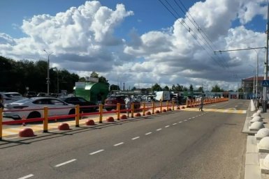 Совет ИИ обошелся туристке в 38 тысяч рублей на парковке аэропорта Краснодара Скриншот видео пресс-службы аэропорта Краснодара
