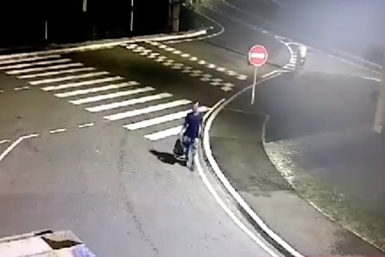 Подозреваемый в убийстве школьницы из Сочи обнаружен на видео, снятом до преступления Скриншот видео, размещенного на сайте издания  life.ru