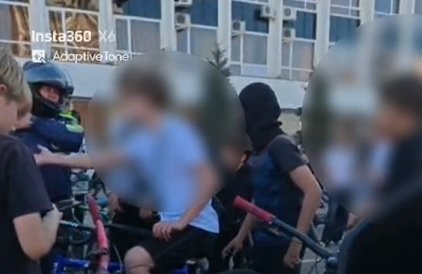 Полиция Краснодара пресекла массовый велозаезд подростков на улице Красной
