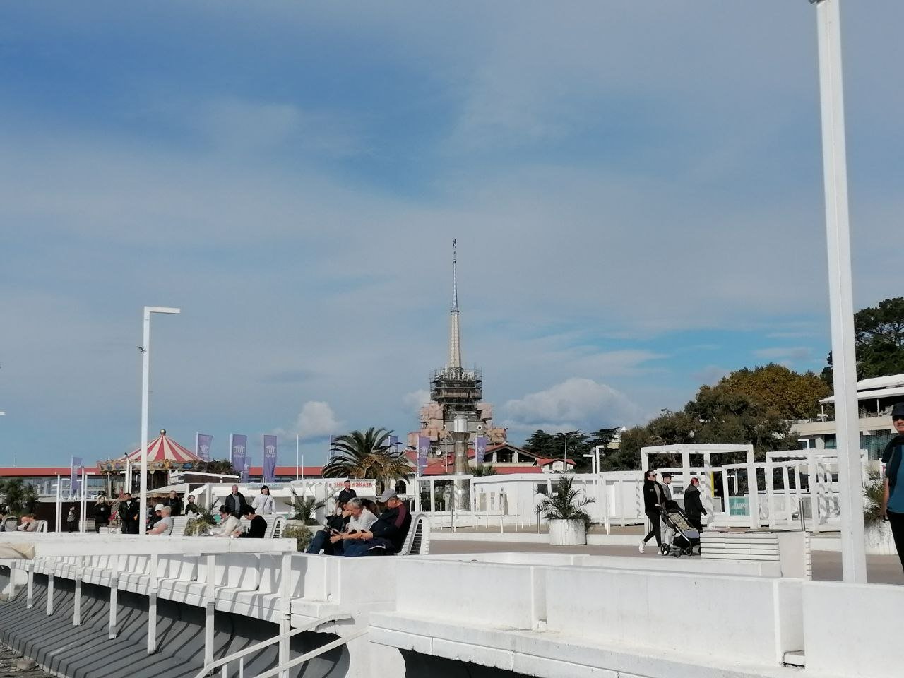 Бабье лето продлило сезон купания в море на курортах Кубани Карина Подкина