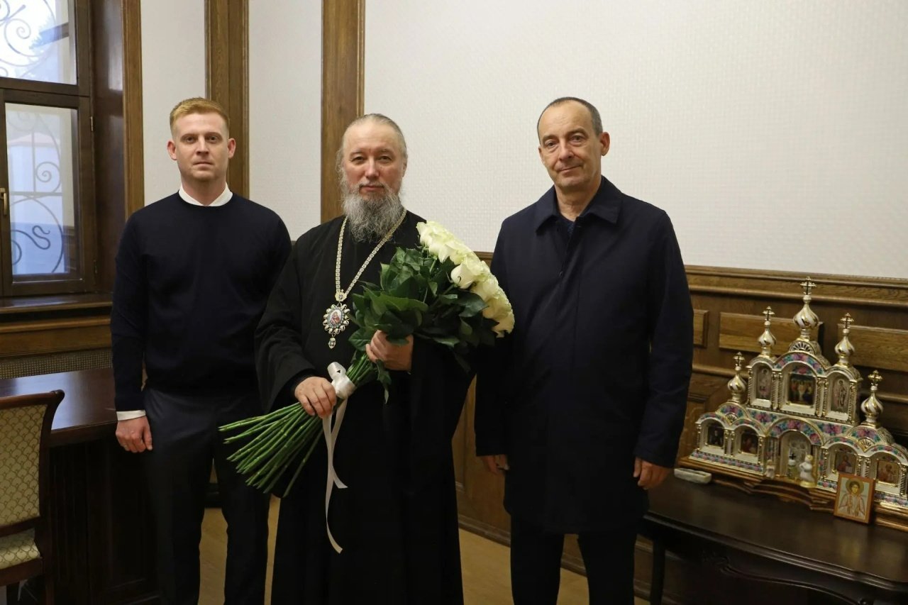 Юрий Бурлачко обсудил с митрополитом Кубани Василием поддержку семей и воспитание молодежи Пресс-служба Заксобрания Краснодарского края
